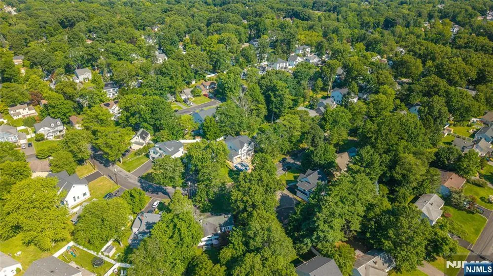11 Maplewood Drive Livingston, NJ 07039