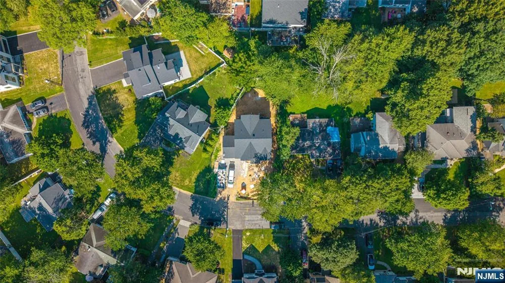 11 Maplewood Drive Livingston, NJ 07039