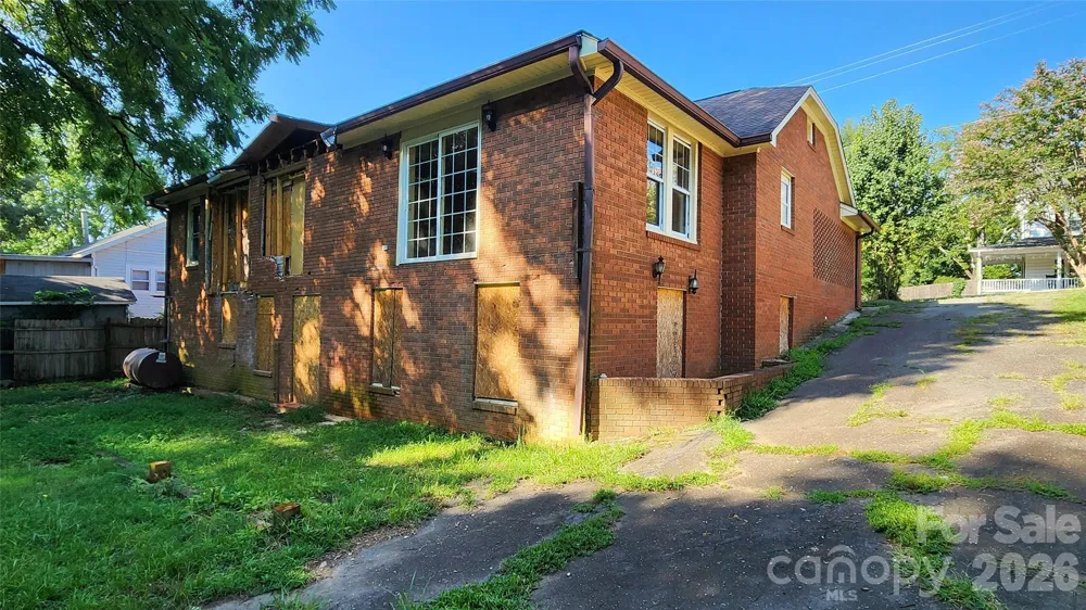 906 Trogdon Street North Wilkesboro, NC 28659