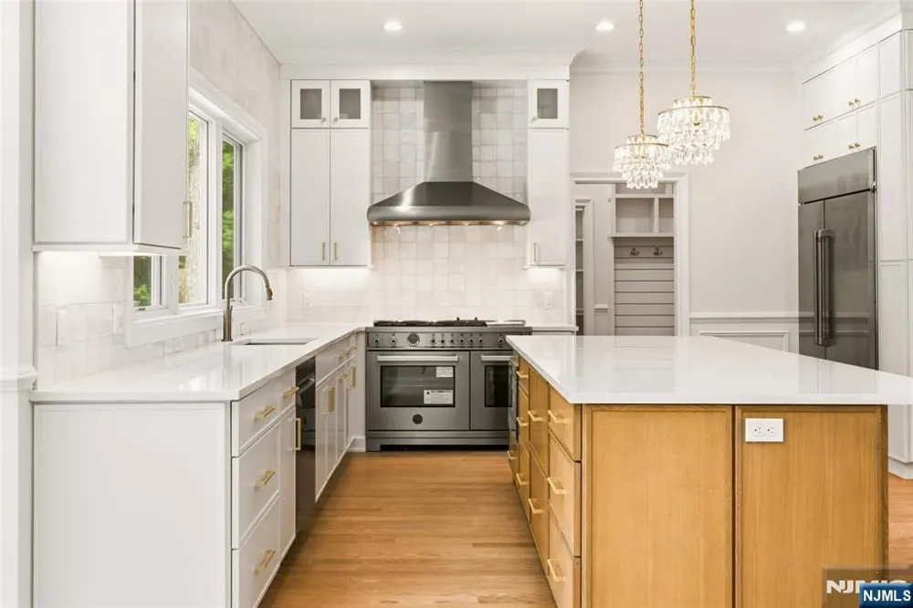 62 Wynnewood Road Livingston, NJ 07039