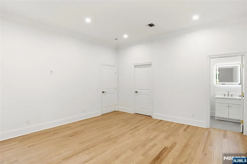 62 Wynnewood Road Livingston, NJ 07039