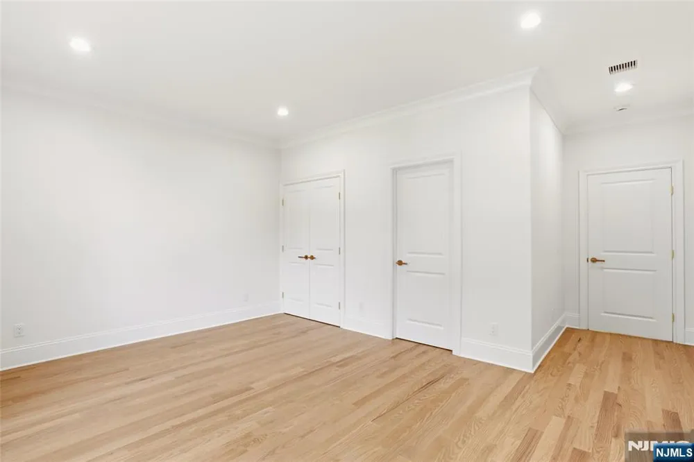 62 Wynnewood Road Livingston, NJ 07039