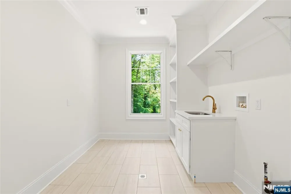 62 Wynnewood Road Livingston, NJ 07039