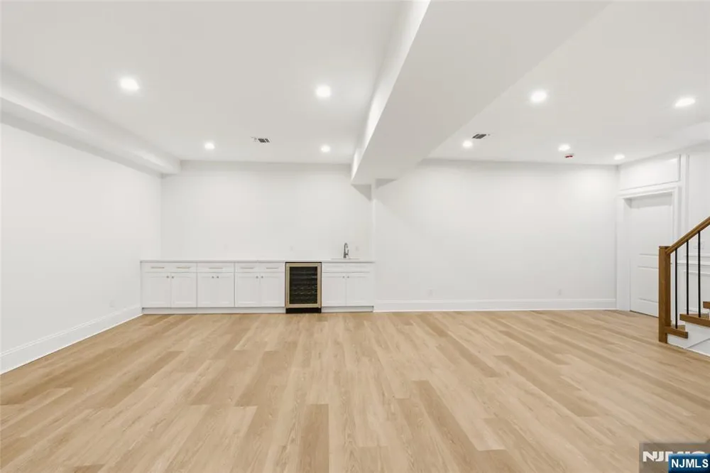 62 Wynnewood Road Livingston, NJ 07039