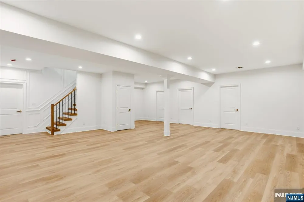 62 Wynnewood Road Livingston, NJ 07039