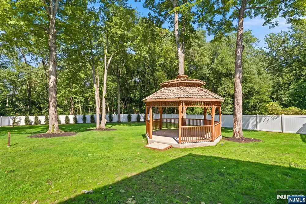 62 Wynnewood Road Livingston, NJ 07039