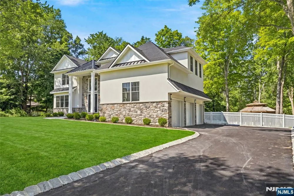 62 Wynnewood Road Livingston, NJ 07039