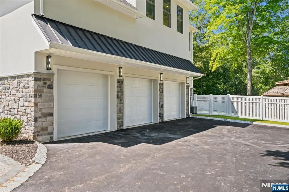 62 Wynnewood Road Livingston, NJ 07039