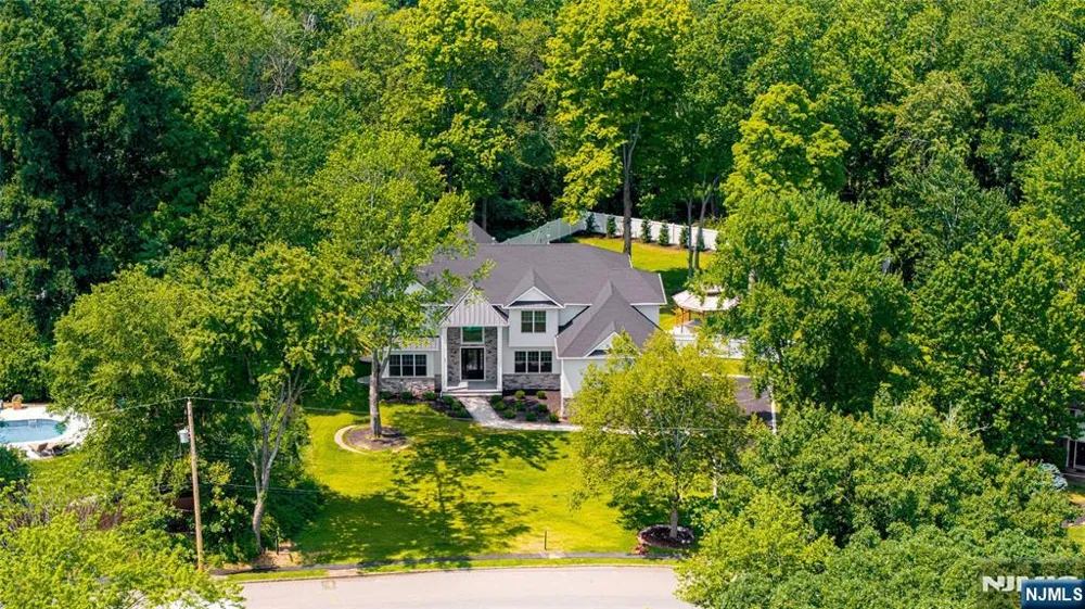 62 Wynnewood Road Livingston, NJ 07039
