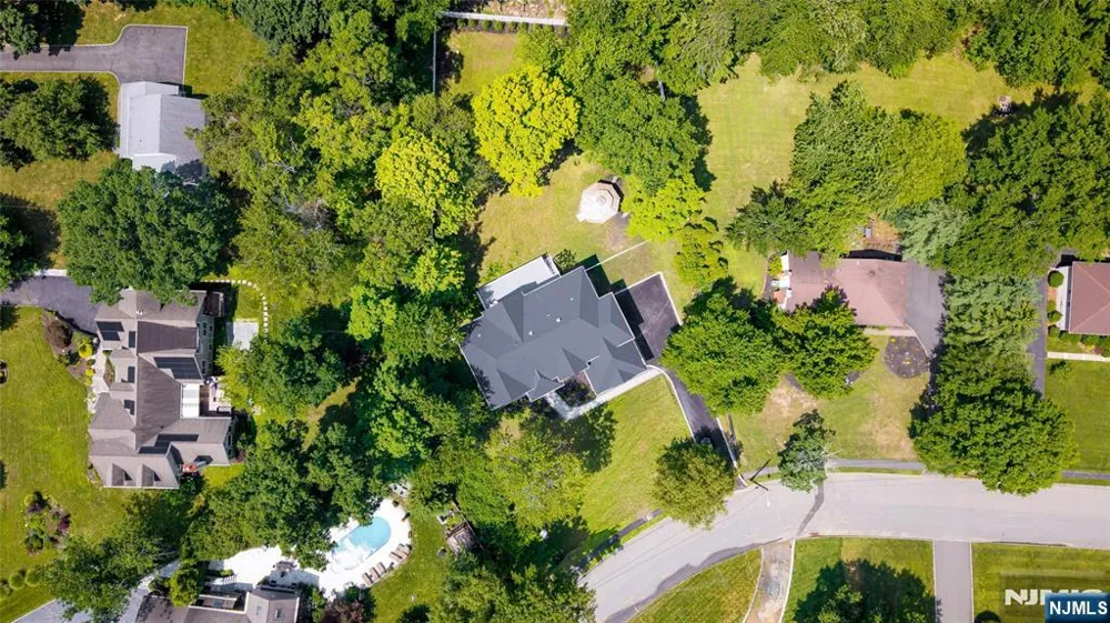 62 Wynnewood Road Livingston, NJ 07039