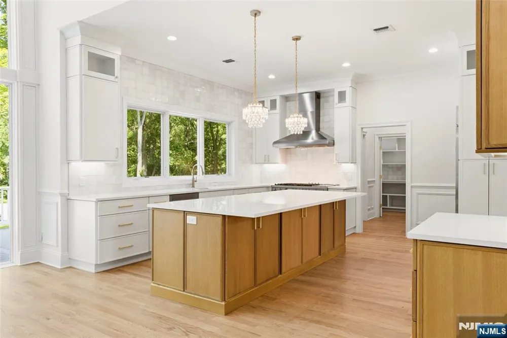 62 Wynnewood Road Livingston, NJ 07039