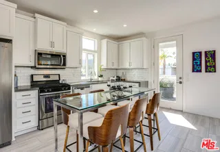 708 Maui Lane Palm Springs, CA 92264