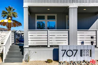 708 Maui Lane Palm Springs, CA 92264