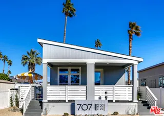 708 Maui Lane Palm Springs, CA 92264