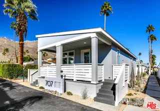 708 Maui Lane Palm Springs, CA 92264