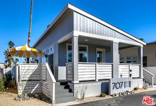 708 Maui Lane Palm Springs, CA 92264