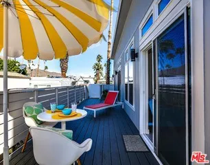 708 Maui Lane Palm Springs, CA 92264