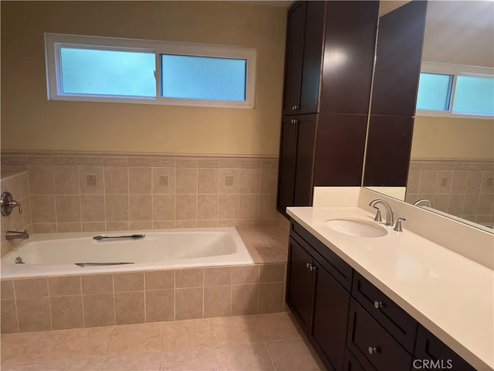 1138 Las Riendas Way Pasadena, CA 91107