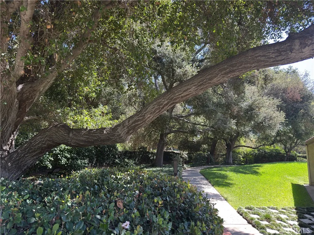 1138 Las Riendas Way Pasadena, CA 91107