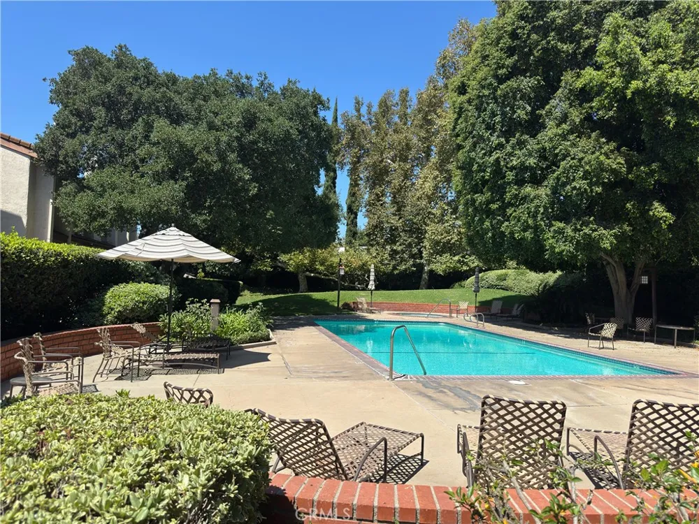 1138 Las Riendas Way Pasadena, CA 91107