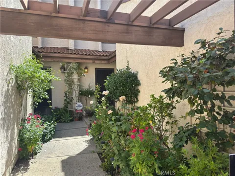 1138 Las Riendas Way