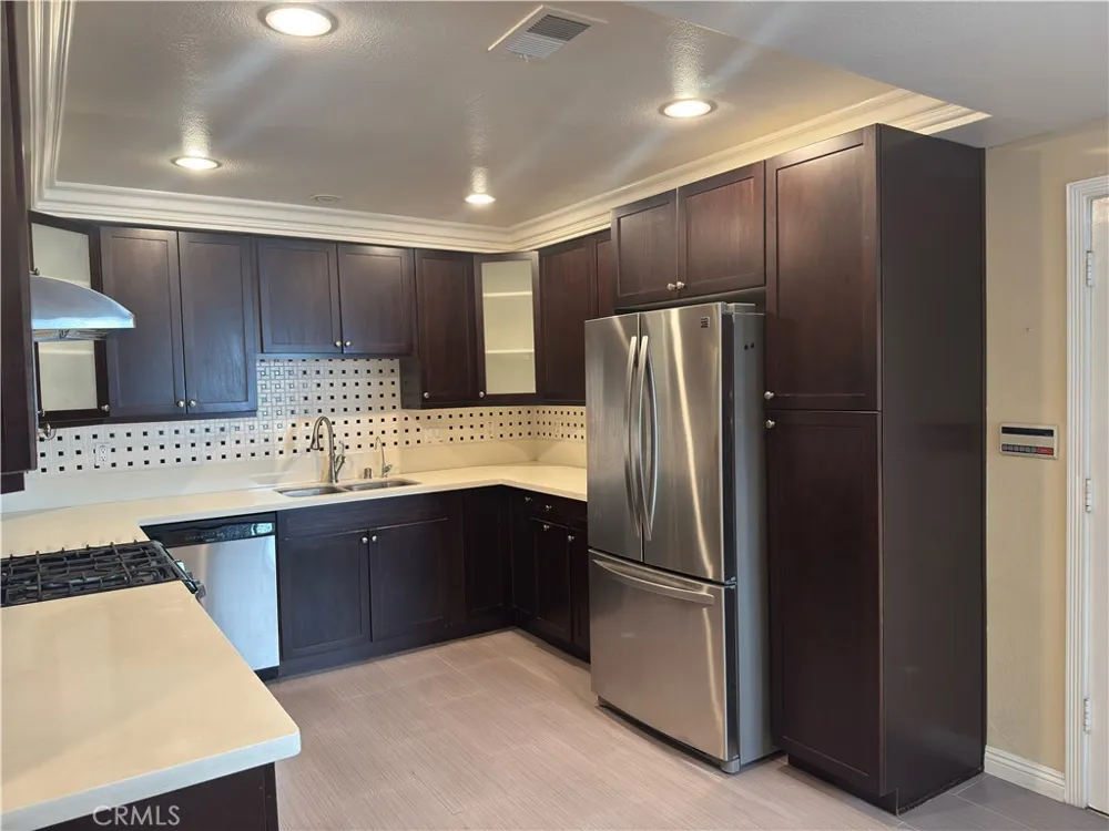 1138 Las Riendas Way Pasadena, CA 91107