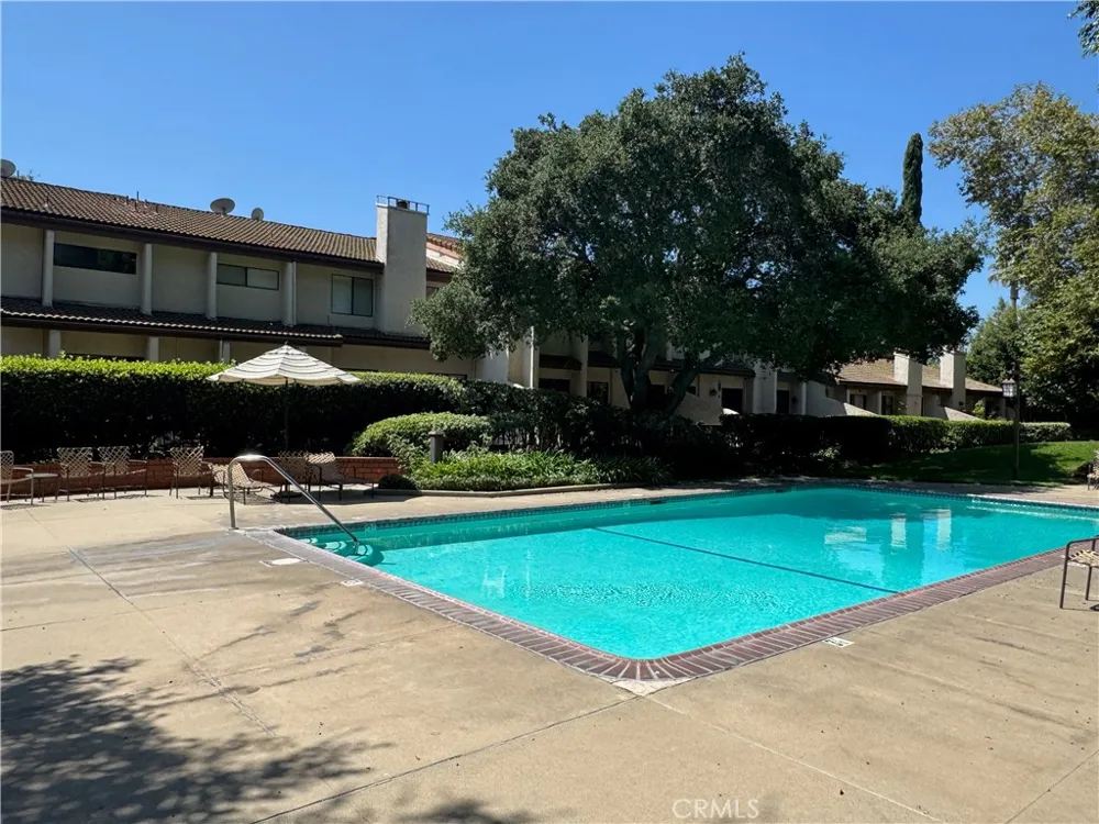 1138 Las Riendas Way Pasadena, CA 91107
