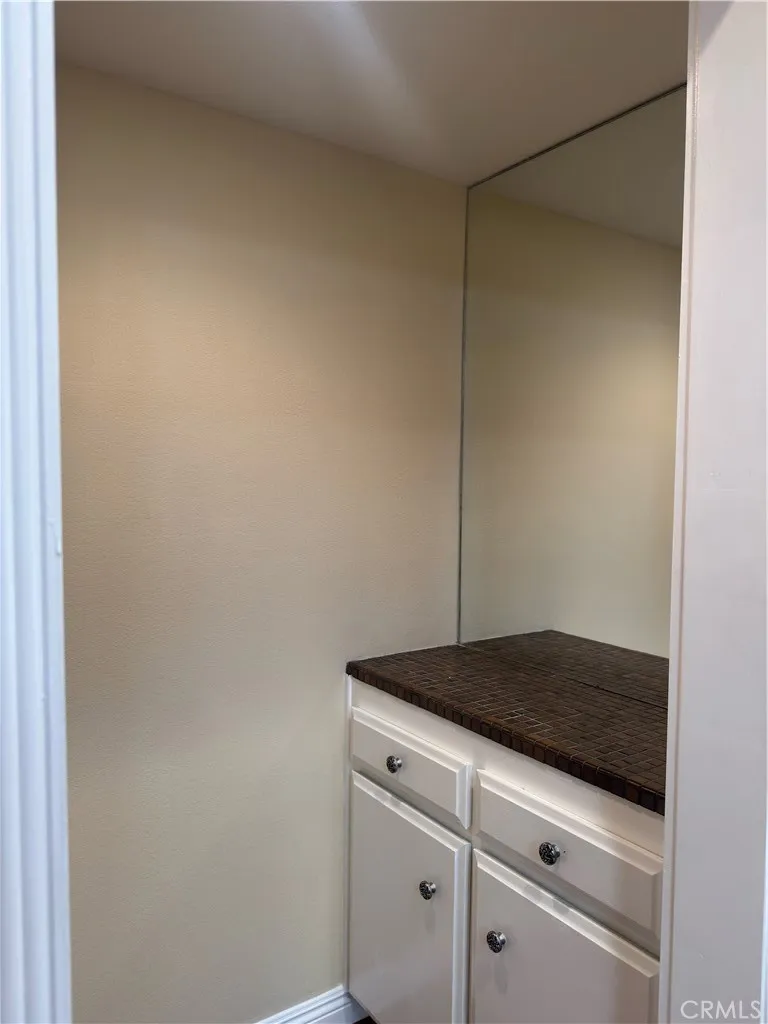 1138 Las Riendas Way Pasadena, CA 91107