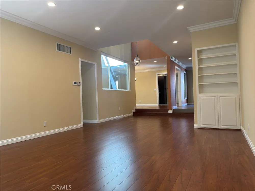 1138 Las Riendas Way Pasadena, CA 91107