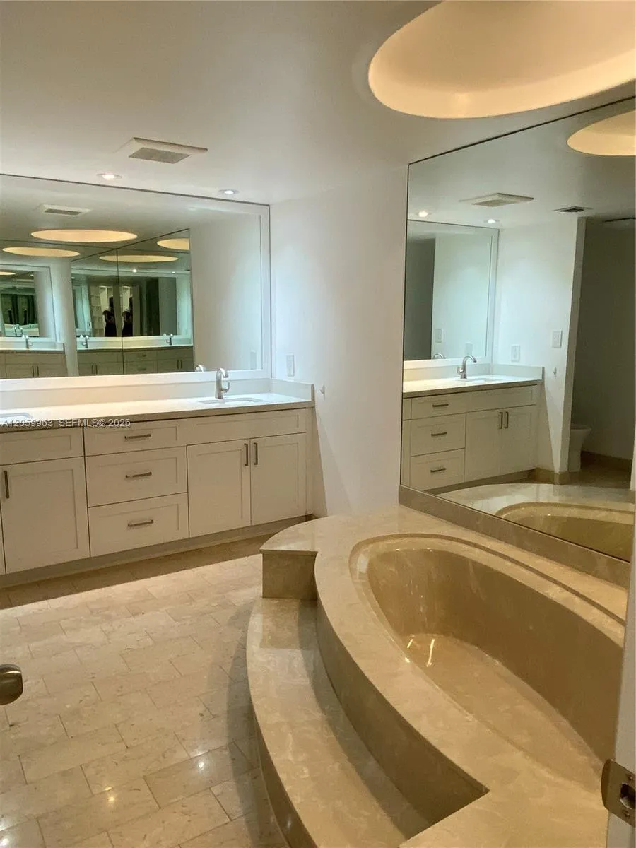 1111 Crandon Blvd #A807 Key Biscayne, FL 33149
