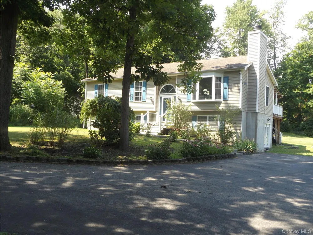 185 Ring Road Salt Point, NY 12578