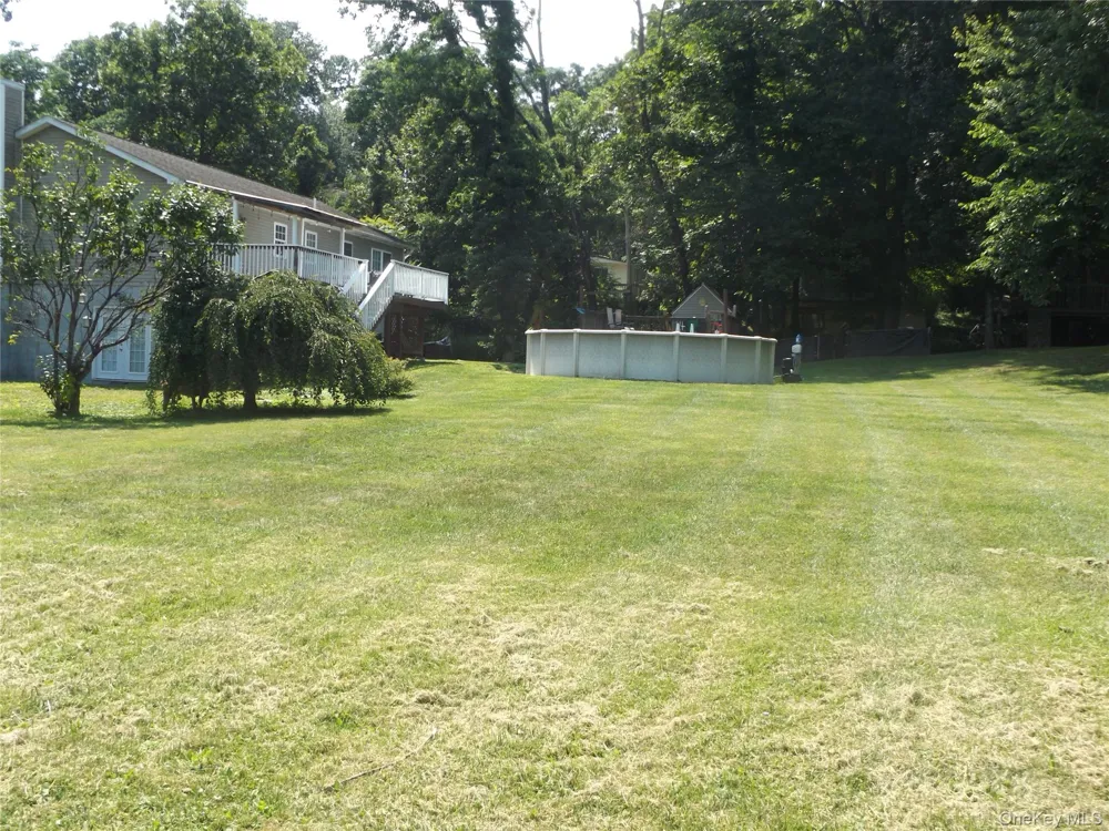 185 Ring Road Salt Point, NY 12578
