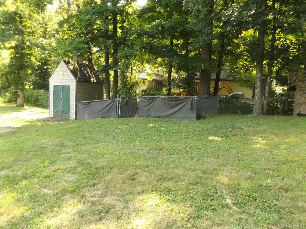 185 Ring Road Salt Point, NY 12578