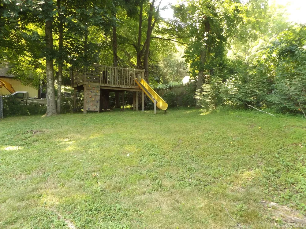 185 Ring Road Salt Point, NY 12578