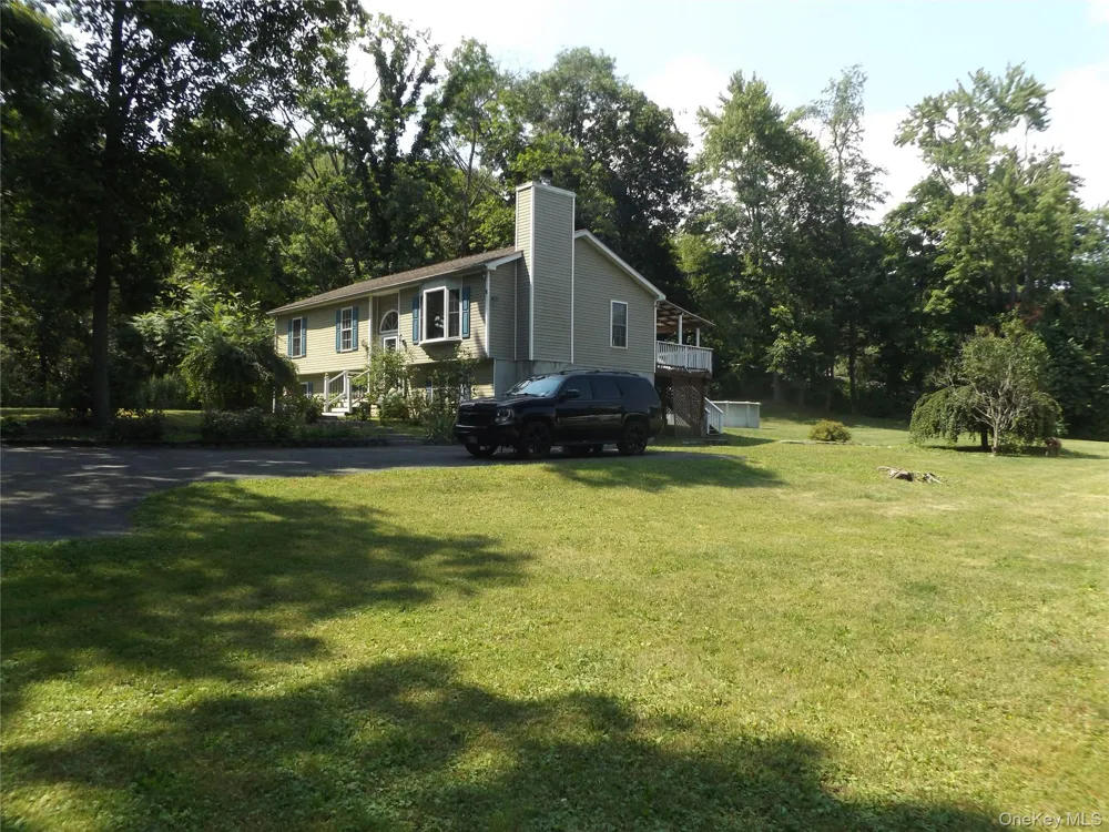 185 Ring Road Salt Point, NY 12578