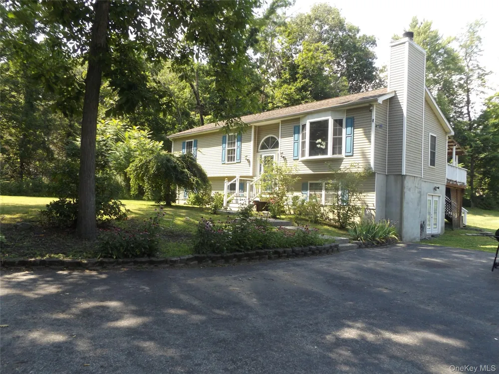 185 Ring Road Salt Point, NY 12578