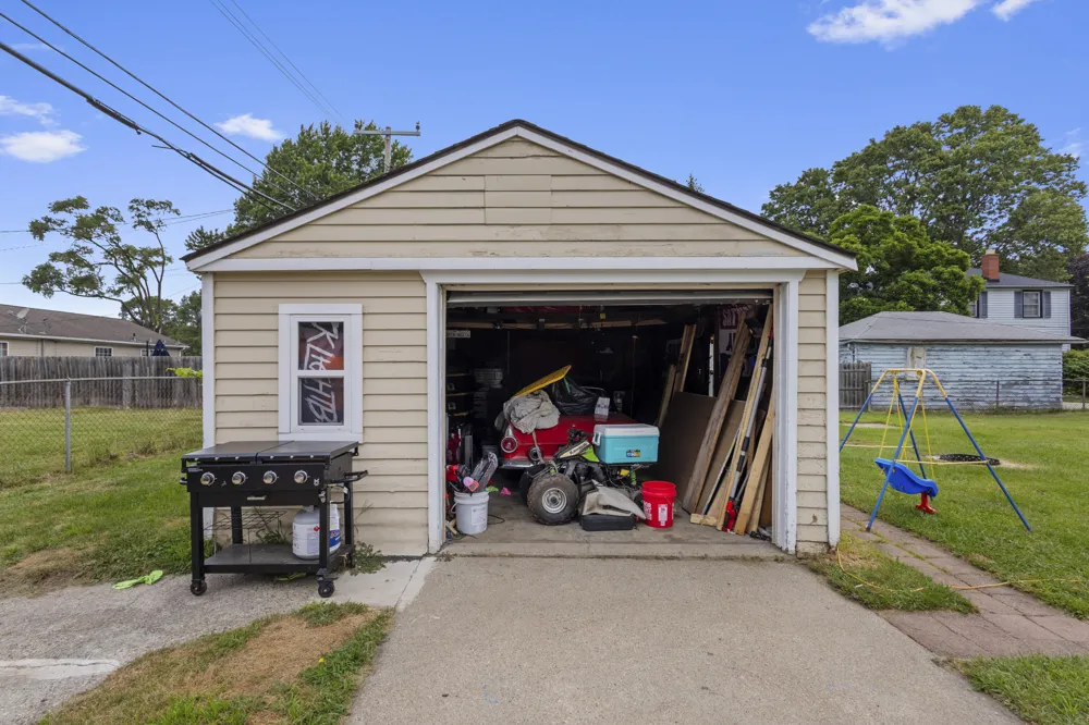 20875 Elroy Avenue Warren, MI 48089