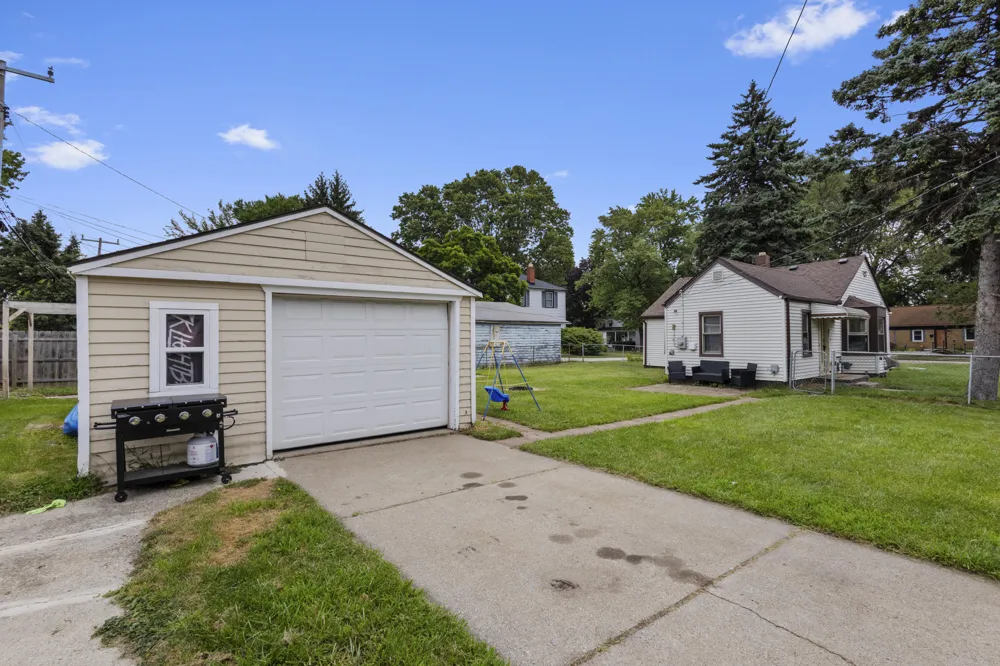 20875 Elroy Avenue Warren, MI 48089