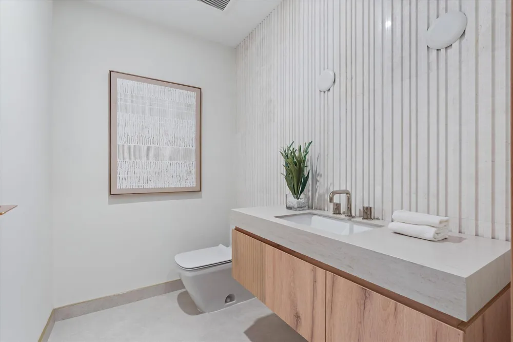 13 EASTVIEW AVENUE Delray Beach, FL 33483