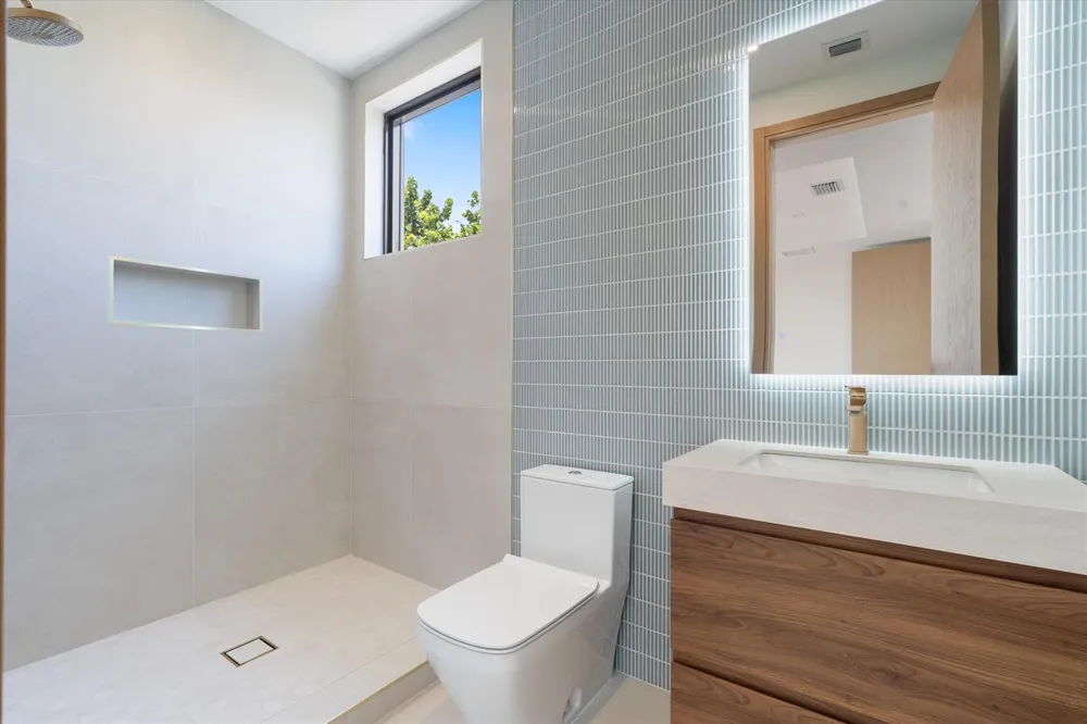 13 EASTVIEW AVENUE Delray Beach, FL 33483