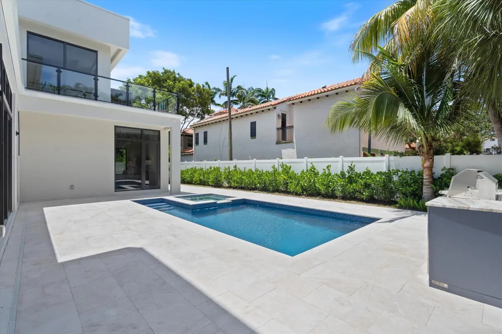 13 EASTVIEW AVENUE Delray Beach, FL 33483