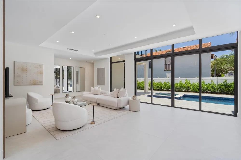 13 EASTVIEW AVENUE Delray Beach, FL 33483