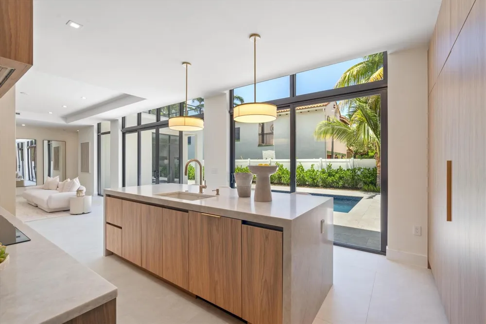 13 EASTVIEW AVENUE Delray Beach, FL 33483