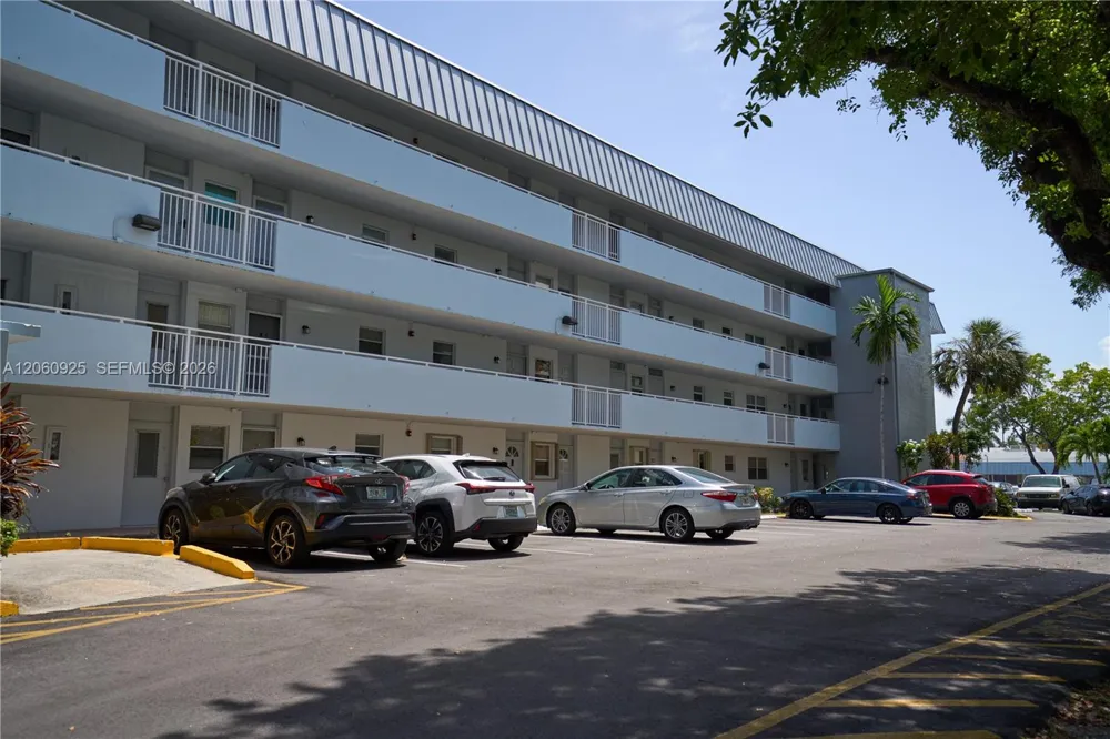 3600 NE 170th St #401 North Miami Beach, FL 33160