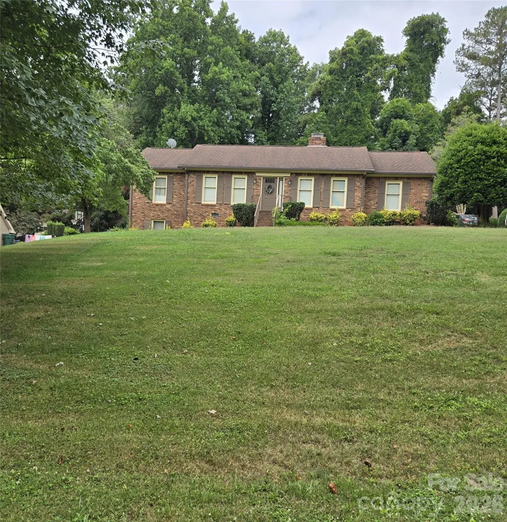 1671 Kensington Circle Newton, NC 28658