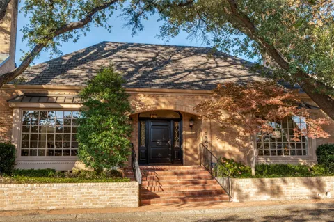 5865 Farquhar Lane