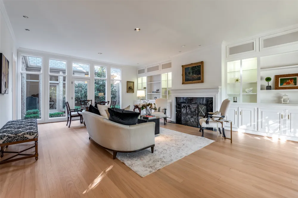 5865 Farquhar Lane Dallas, TX 75209