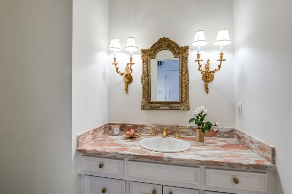 5865 Farquhar Lane Dallas, TX 75209
