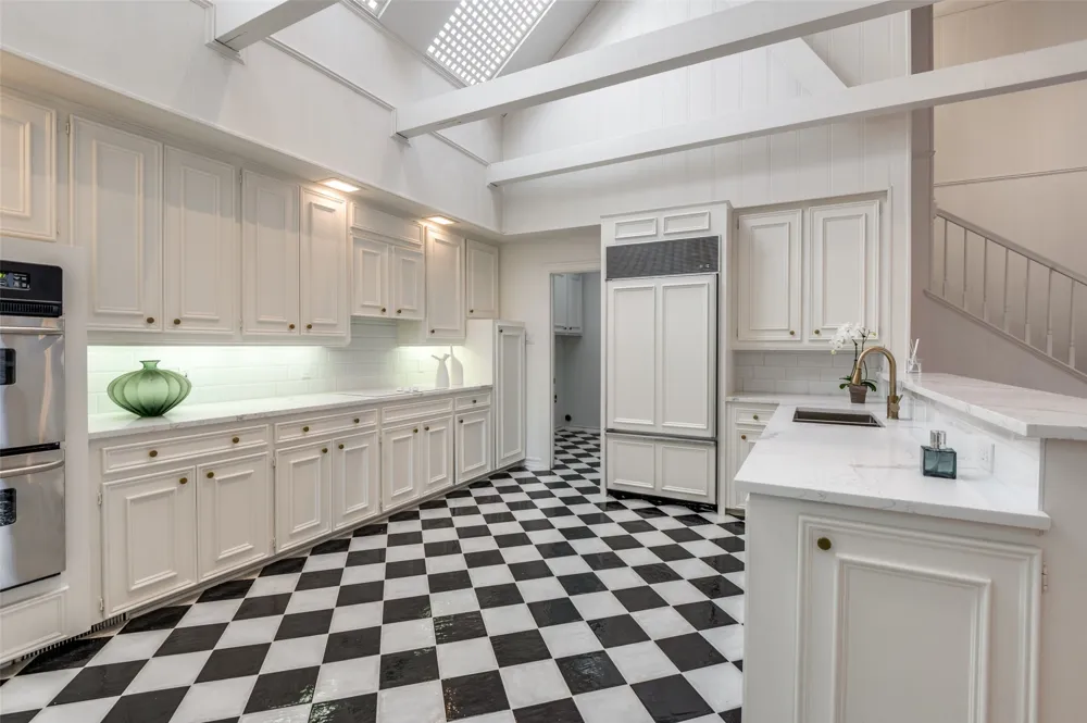 5865 Farquhar Lane Dallas, TX 75209
