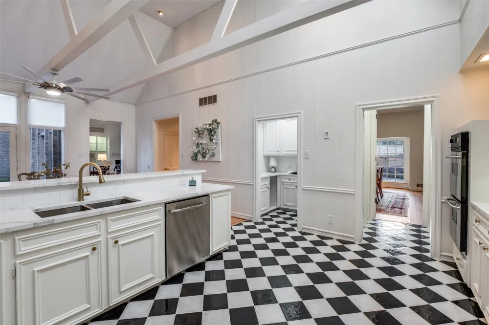 5865 Farquhar Lane Dallas, TX 75209